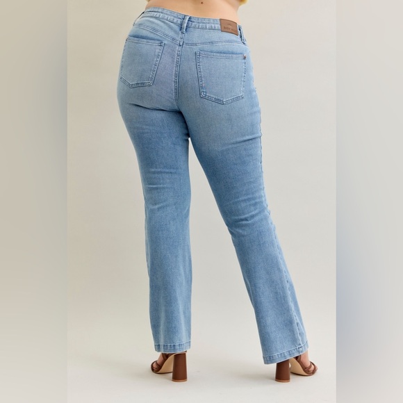 NEW🎉🎉Judy Blue Full Size Mid Rise Bootcut Jeans with Contrast Wash Plus Size - Picture 13 of 14